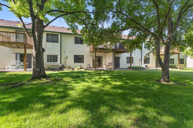 975 Heritage Court E 206, Vadnais Heights, MN 55127
