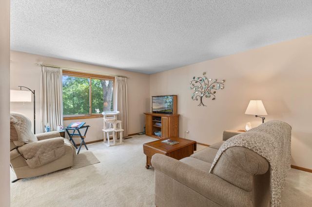975 Heritage Court E 206, Vadnais Heights, MN 55127