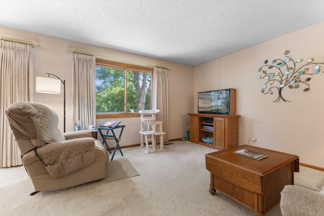 975 Heritage Court E 206, Vadnais Heights, MN 55127