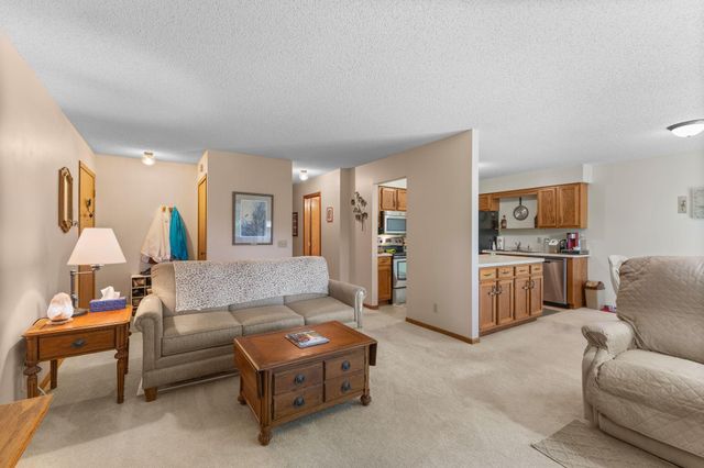 975 Heritage Court E 206, Vadnais Heights, MN 55127
