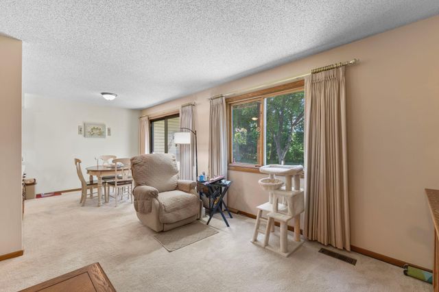 975 Heritage Court E 206, Vadnais Heights, MN 55127