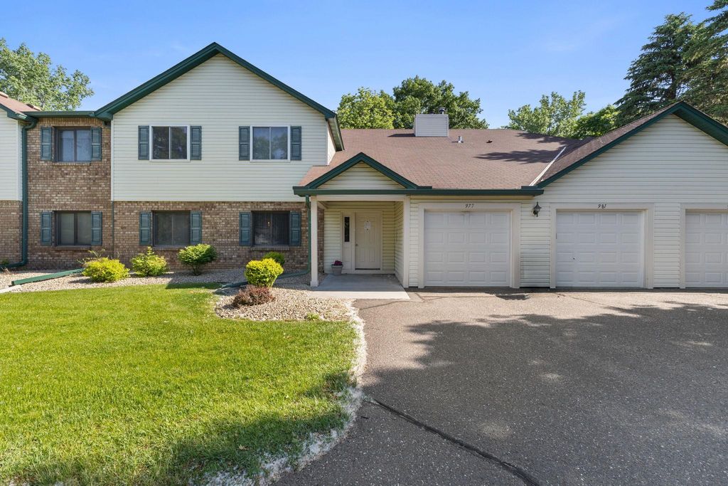 975 Heritage Court E 206, Vadnais Heights, MN 55127