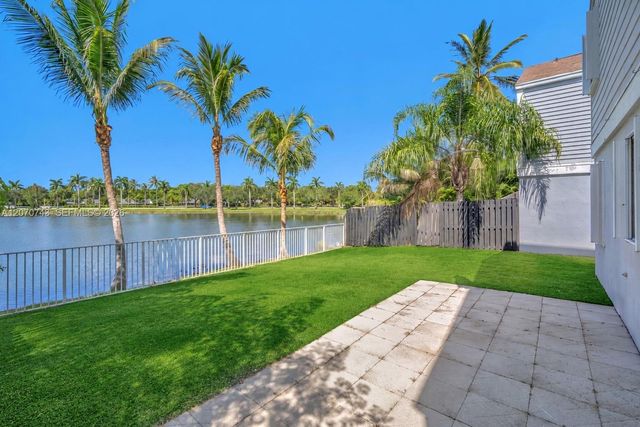 223 SW 159th Way, Sunrise, FL 33326