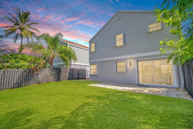 223 SW 159th Way, Sunrise, FL 33326