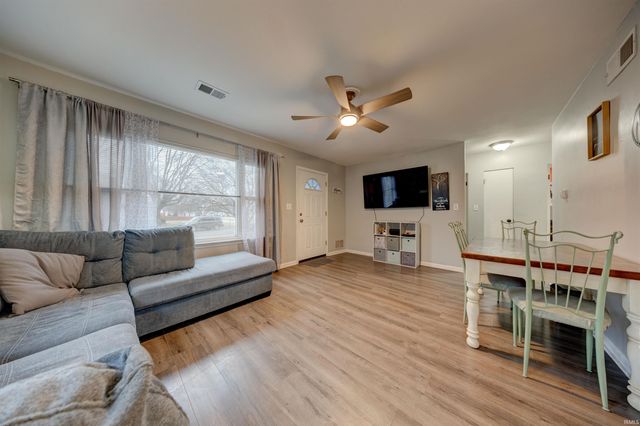 1513 MacArthur Circle, Evansville, IN 47714