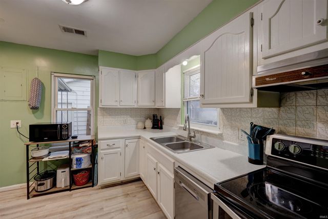 1513 MacArthur Circle, Evansville, IN 47714