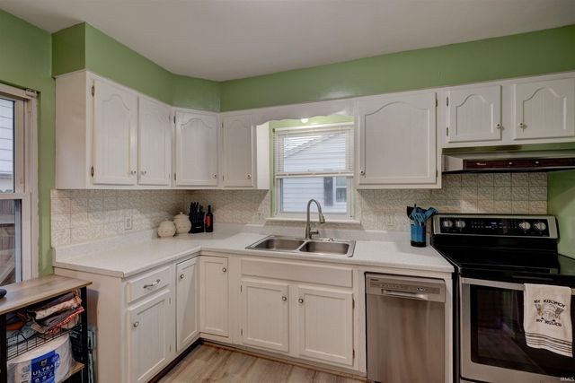 1513 MacArthur Circle, Evansville, IN 47714