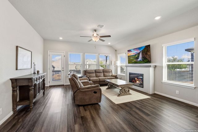 1521 spechts, New Braunfels, TX 78132