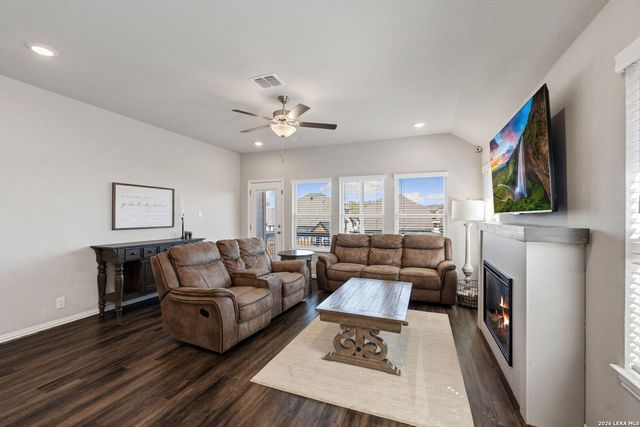 1521 spechts, New Braunfels, TX 78132