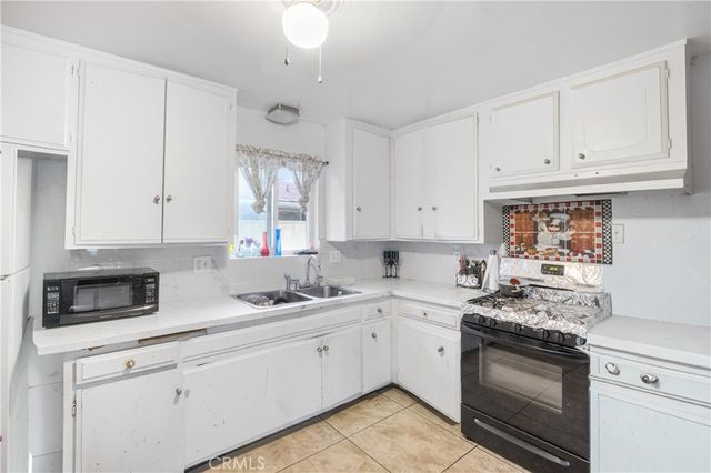 608 E Central Avenue, Santa Ana, CA 92707