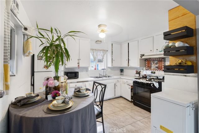 608 E Central Avenue, Santa Ana, CA 92707
