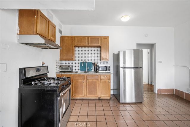 608 E Central Avenue, Santa Ana, CA 92707