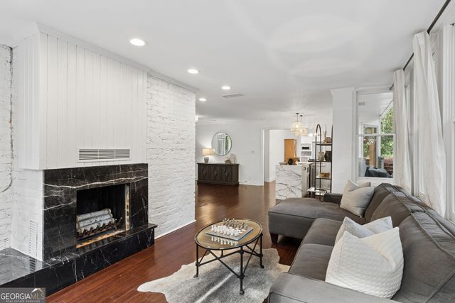 4091 Peachtree Dunwoody Road NE, Atlanta, GA 30342