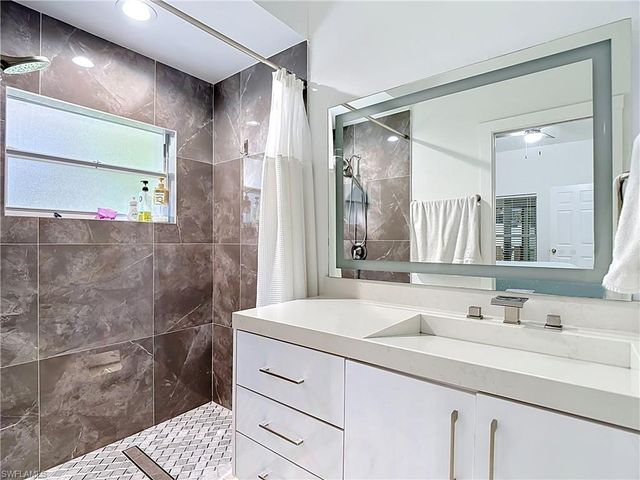 10735 San Tropez CIR, Estero, FL 33928