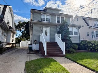 130 Lyon Place 1, Lynbrook, NY 11563