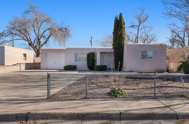 312 60th Street NW, Albuquerque, NM 87105