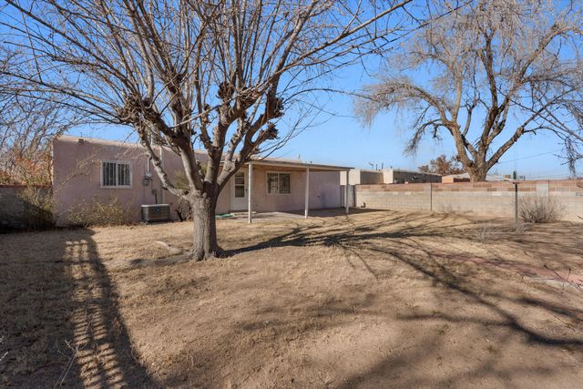 312 60th Street NW, Albuquerque, NM 87105