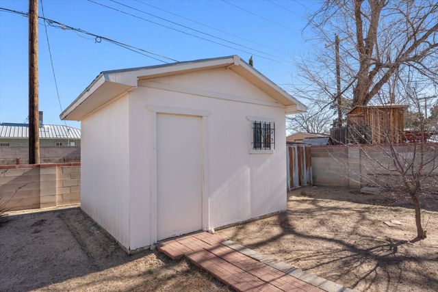 312 60th Street NW, Albuquerque, NM 87105