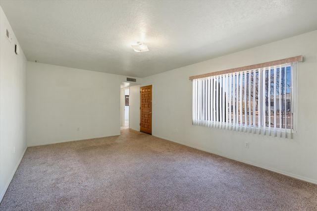 312 60th Street NW, Albuquerque, NM 87105