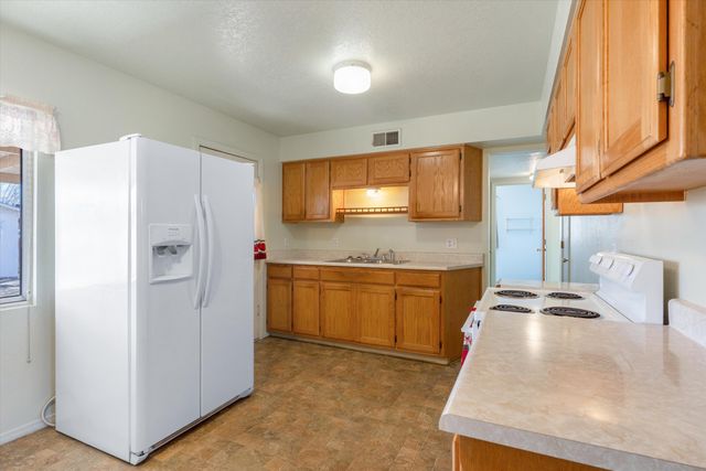 312 60th Street NW, Albuquerque, NM 87105