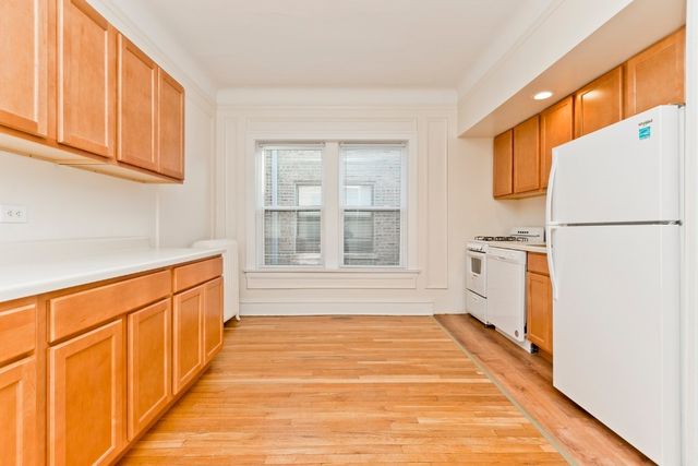 739 Hinman Avenue 2E, Evanston, IL 60202