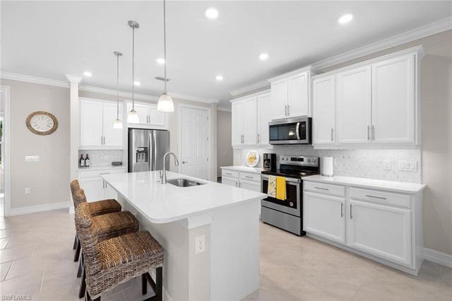 18713 Lake Hammock DR, Naples, FL 34114