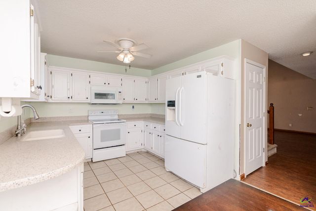 125 Lake Lillian, Perry, GA 31069