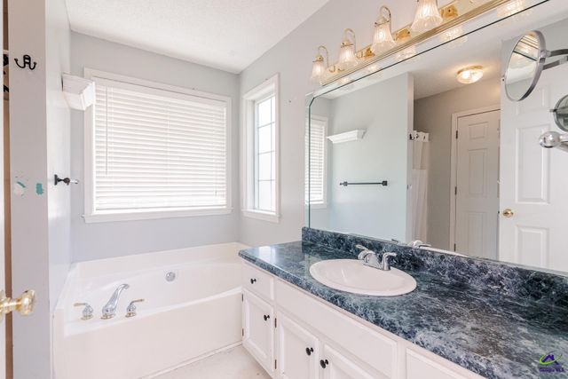 125 Lake Lillian, Perry, GA 31069