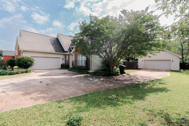 125 Lake Lillian, Perry, GA 31069