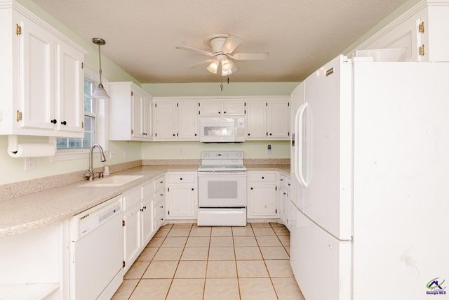 125 Lake Lillian, Perry, GA 31069