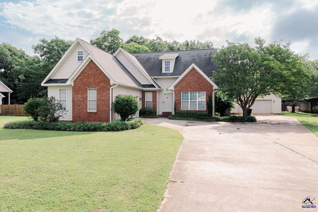 125 Lake Lillian, Perry, GA 31069