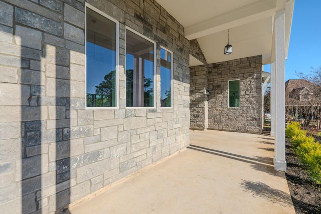 5 Edgewood Circle, Montgomery, TX 77356