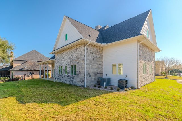 5 Edgewood Circle, Montgomery, TX 77356