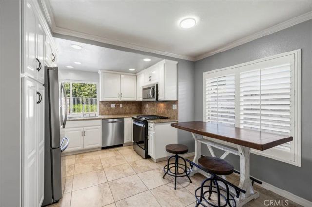 28245 Stonington, Saugus, CA 91350