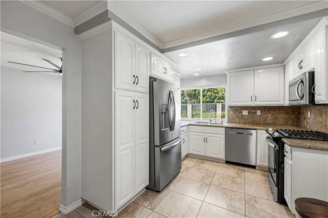 28245 Stonington, Saugus, CA 91350