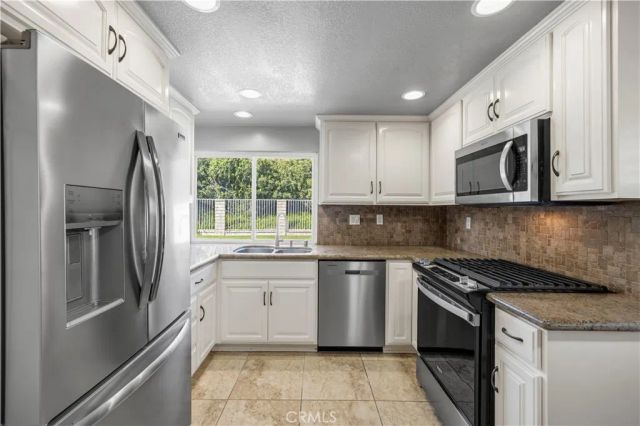 28245 Stonington, Saugus, CA 91350