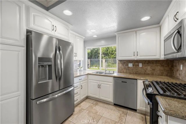 28245 Stonington, Saugus, CA 91350