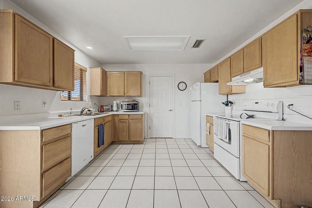 320 S STARDUST Lane, Apache Junction, AZ 85120 — photo 2
