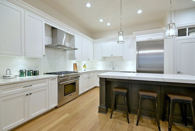 105 S Cottage Hill Avenue 206, Elmhurst, IL 60126