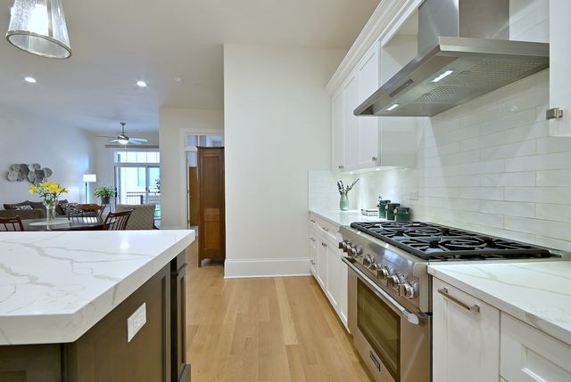105 S Cottage Hill Avenue 206, Elmhurst, IL 60126