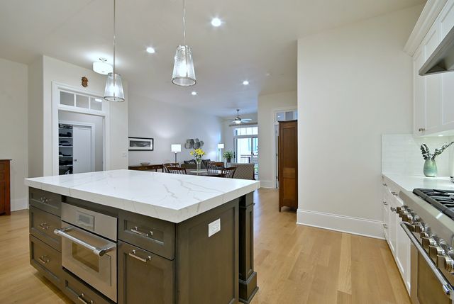 105 S Cottage Hill Avenue 206, Elmhurst, IL 60126