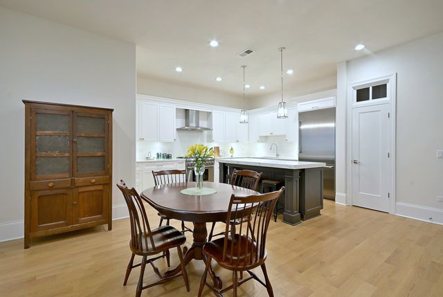 105 S Cottage Hill Avenue 206, Elmhurst, IL 60126