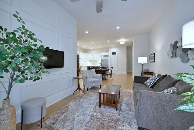 105 S Cottage Hill Avenue 206, Elmhurst, IL 60126