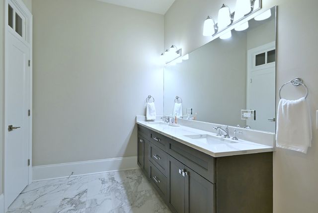 105 S Cottage Hill Avenue 206, Elmhurst, IL 60126