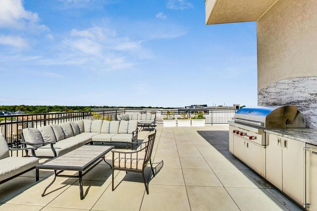105 S Cottage Hill Avenue 206, Elmhurst, IL 60126