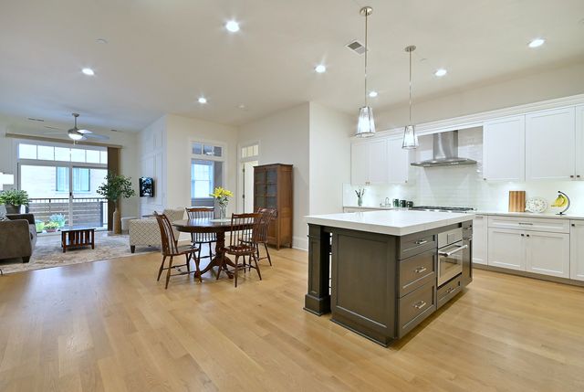 105 S Cottage Hill Avenue 206, Elmhurst, IL 60126