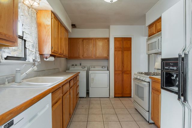 11220 Morris Place NE, Albuquerque, NM 87112