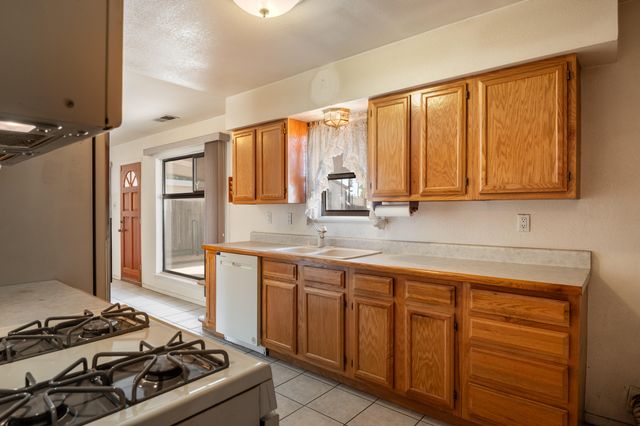 11220 Morris Place NE, Albuquerque, NM 87112