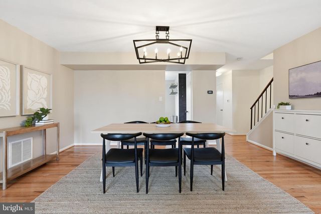 7446 FOUNTAIN HEAD DR, Annandale, VA 22003