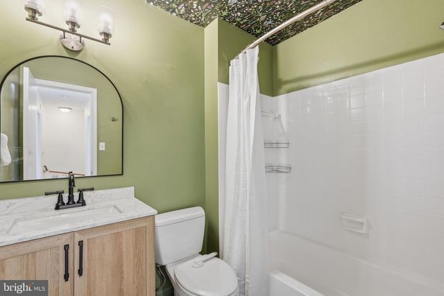 7446 FOUNTAIN HEAD DR, Annandale, VA 22003